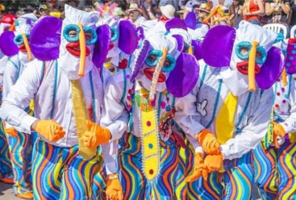 city tour, tour gastronomico, tour de compras, tour castillo salgar, puerto velero, traslados aeropuerto – hotel – aeropuerto.