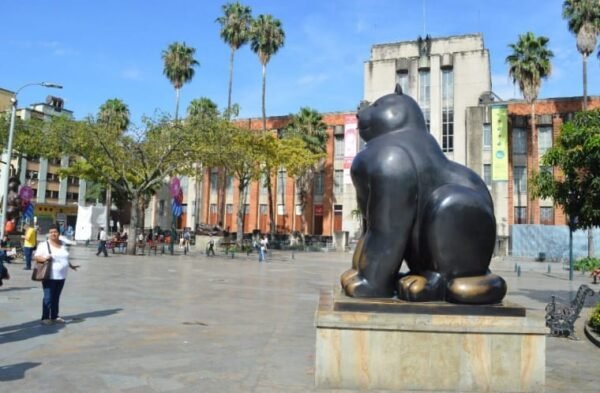 tour de ciudad compras y graffitur en medellin