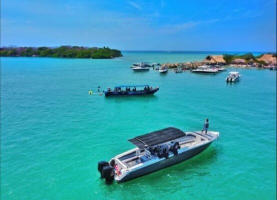 Recorrido por isla cholon en el tour de 5 islas cartagena