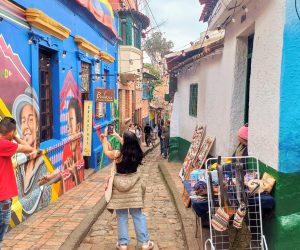 sector de la candelaria, en nuestro Bogotá tour te llevamos a visitar la historia de Bogotá y su cultura