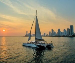 atardecer en catamaran por la bahia de cartagena