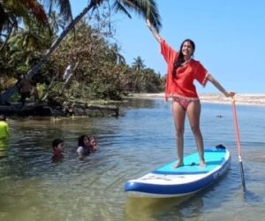 Puedes ir desde el velero a la playa en nuestros padle boad