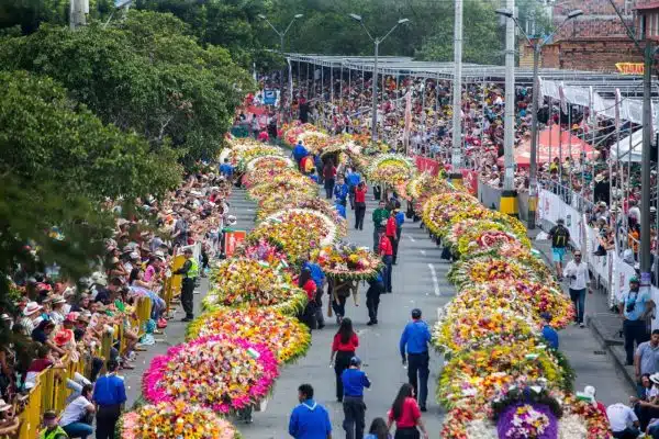 Desfile colorido de la Feria de las Flores, tradición emblemática de Medellín