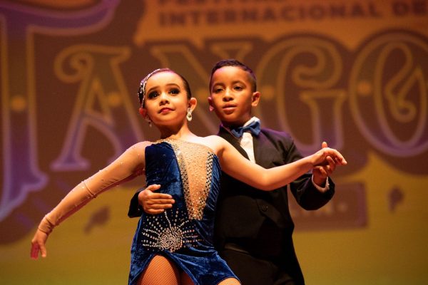 Festival Internacional de Tango Medellín, un espectáculo de danza y música que captura la esencia del tango.