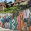 graffitis comuna 13 representando la transformación de la zona reprimida en años anteriores