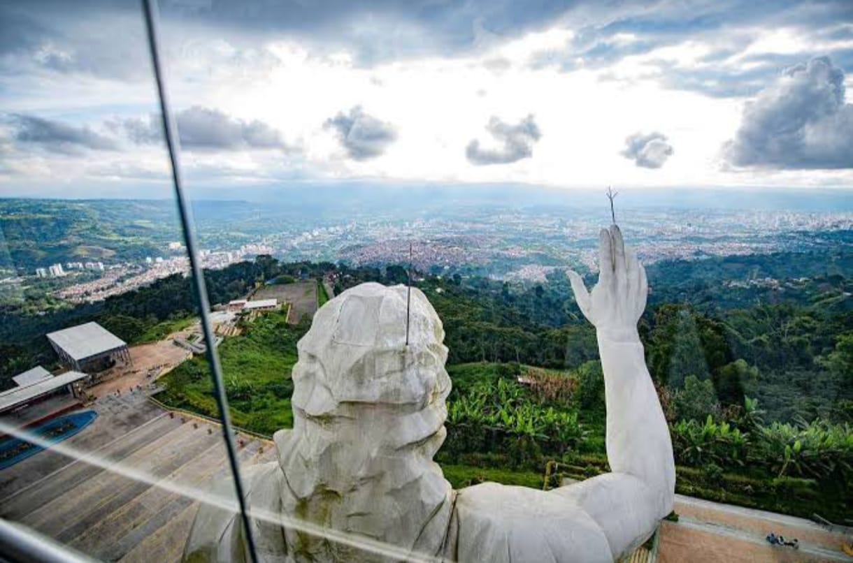 vista desde la parte alta del cristo en el santísimo bucaramanga