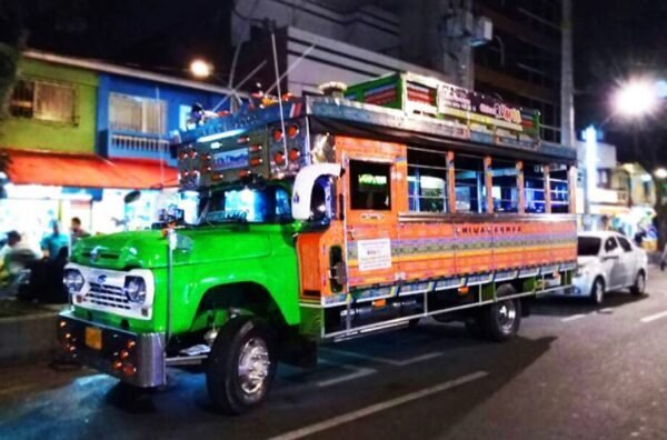tour-chiva-rumbera-medellin-scaled